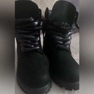Timberland black suede boots size 6M /8W with Bubble Lace